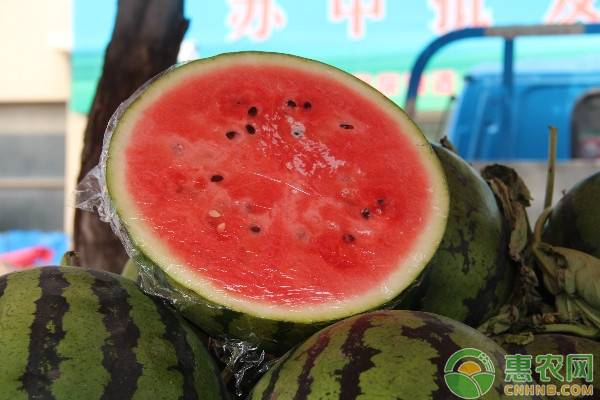 2020西瓜批发价格多少钱一斤？市场上的西瓜为什么要切一半卖？