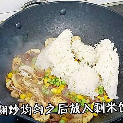 #一学就会快手菜#剩米饭做黑椒焗饭味道绝了，早餐搭配一并奉上