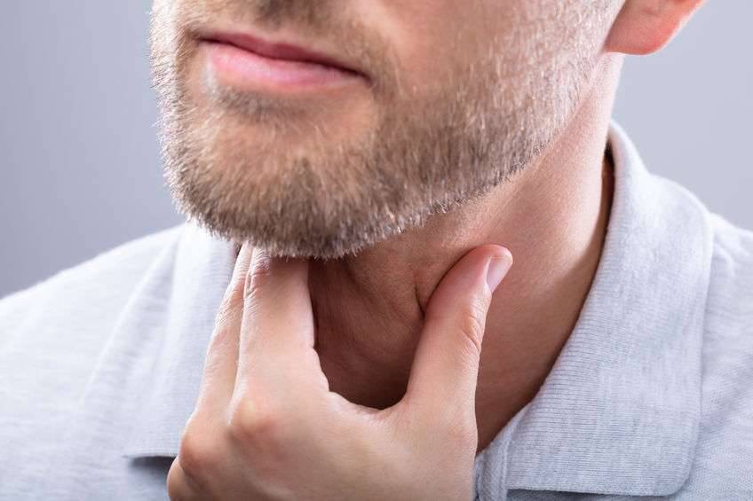经常感觉喉咙有痰时，或与这5个原因有关，若你有，要及时纠正
