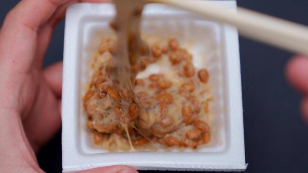 纳豆，日本人长寿的秘诀，吃起来又黏又稠又滑……好暗黑