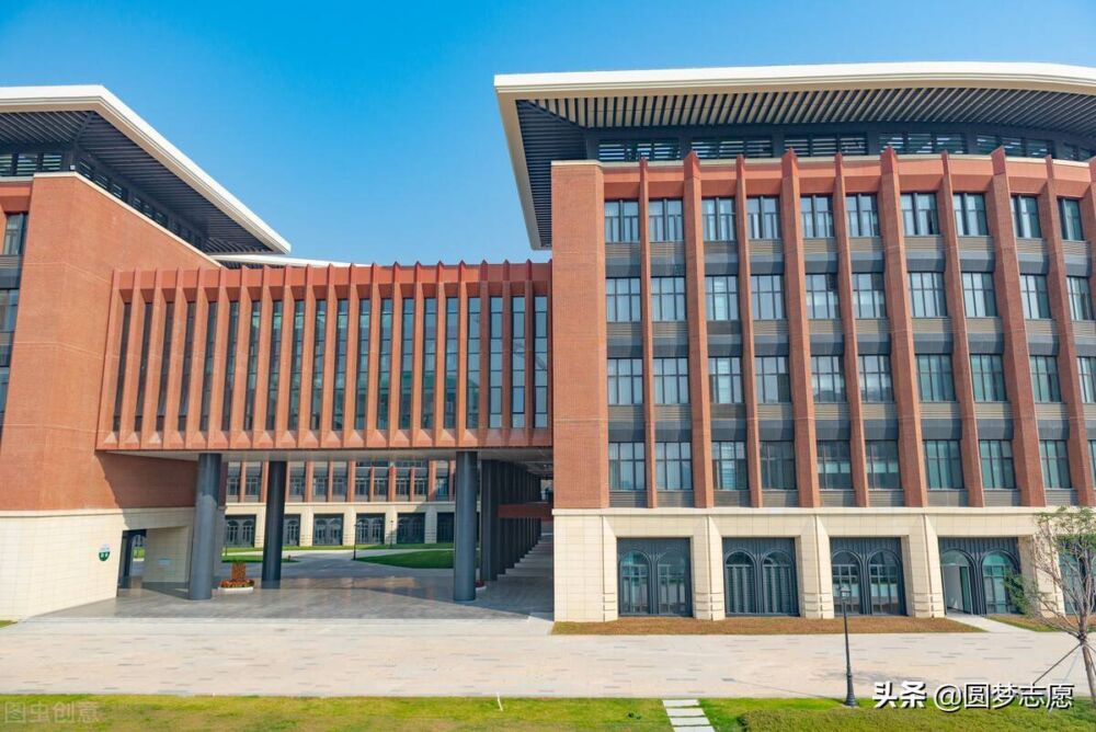 广东省63所本科大学：近三年录取分数及排位