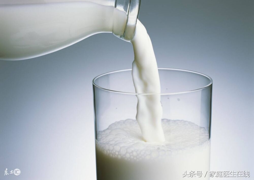 牛奶是早上喝还是晚上喝？牛奶要这么喝才是最健康