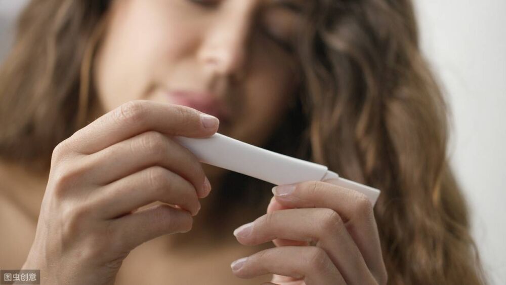 怀孕多久能用早孕试纸检查出来？哪些原因会造成检测结果不准确？