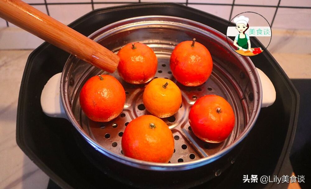 橘子别只会直接吃，放锅里蒸一蒸，原来好处这么多，冷天吃特营养