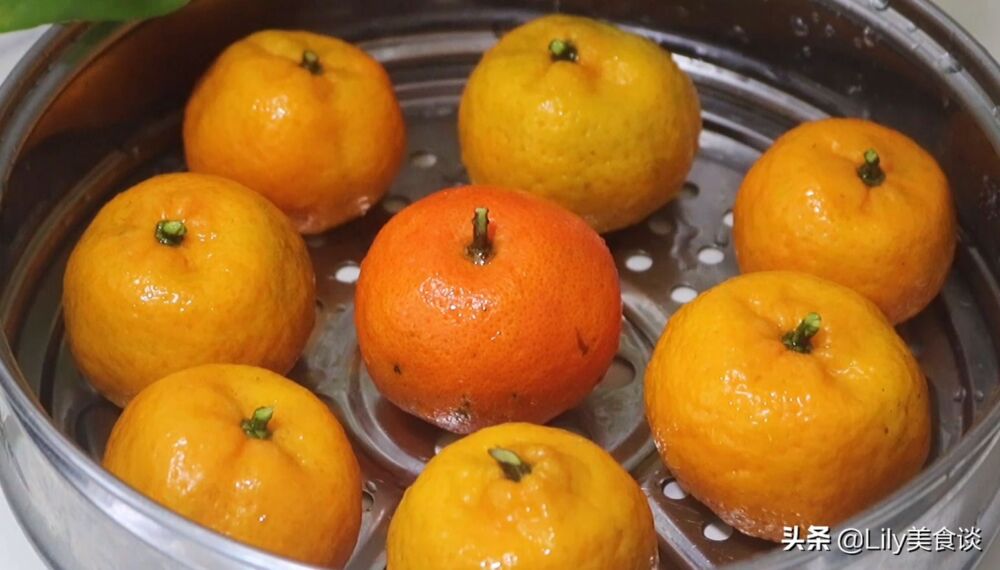 橘子别只会直接吃，放锅里蒸一蒸，原来好处这么多，冷天吃特营养