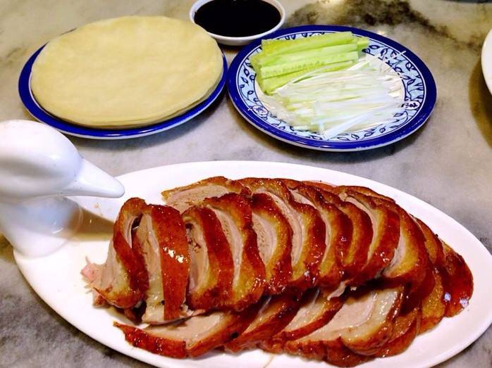 中国美食推荐：“北京烤鸭”最好吃的两种做法，肥而不腻