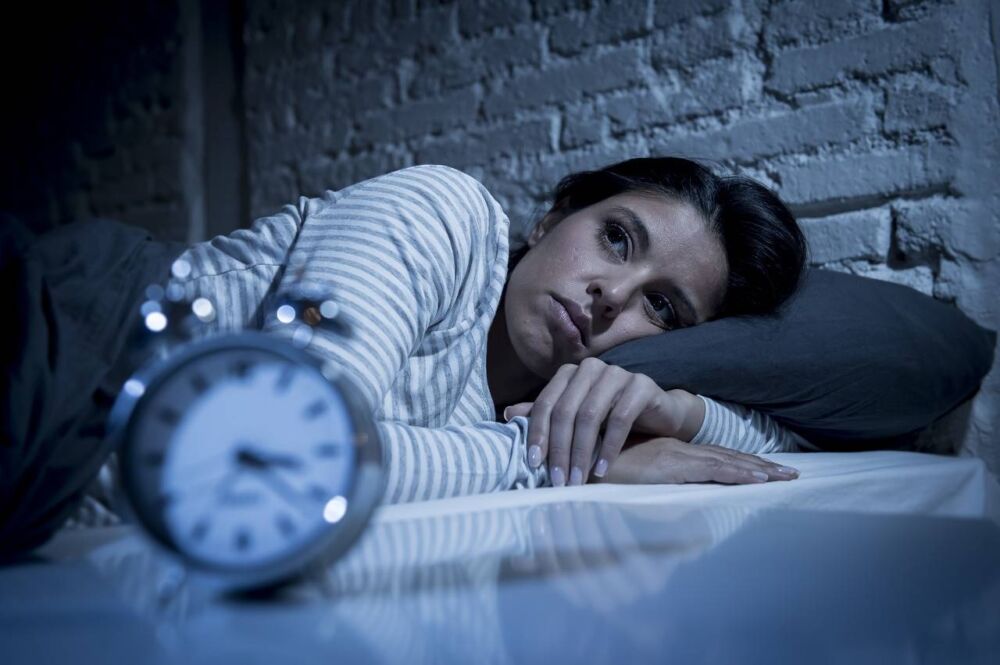 失眠是怎么引起的？判断失眠有这4大表现，了解失眠，从源头解决