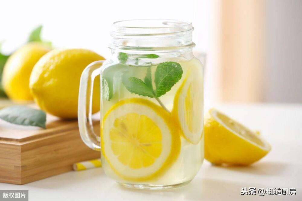 天热买水果，柠檬是首选，分享3种吃法，补充维生素，提高抵抗力