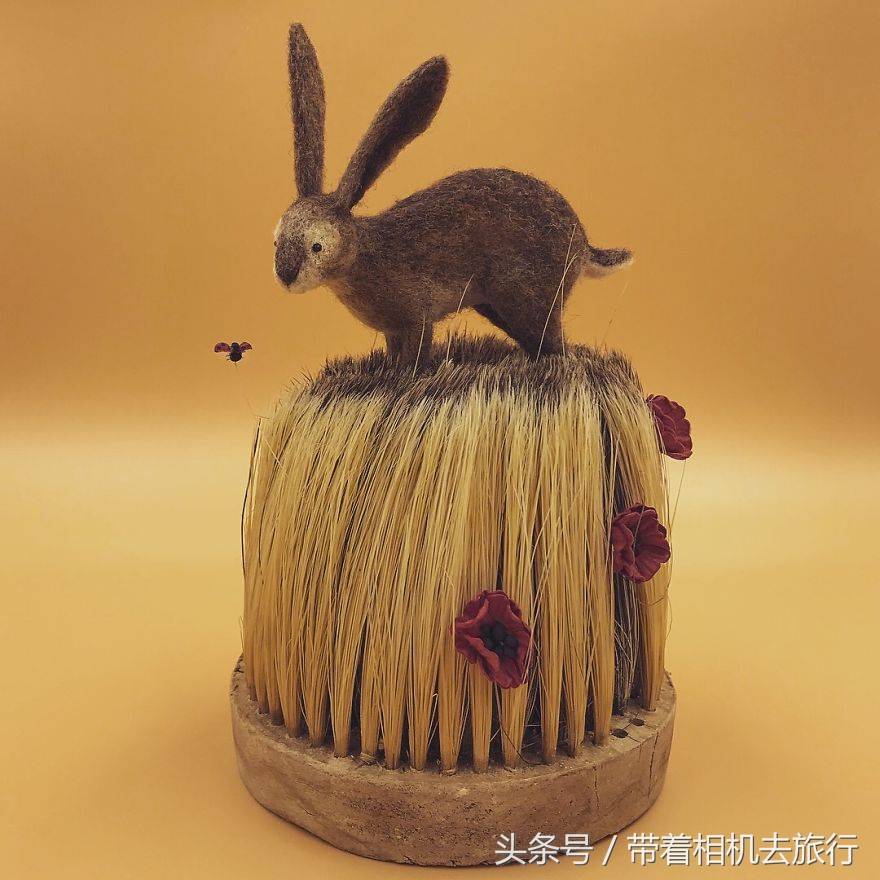 艺术家用毛毡和旧刷子制作出逼真“动物标本”
