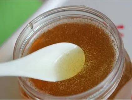 怎样冲蜂蜜水，能不能用开水冲蜂蜜，教你喝蜂蜜的正确方法