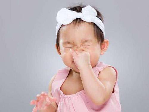 1岁的宝宝感冒流鼻涕该怎么办？是什么原因导致的呢？