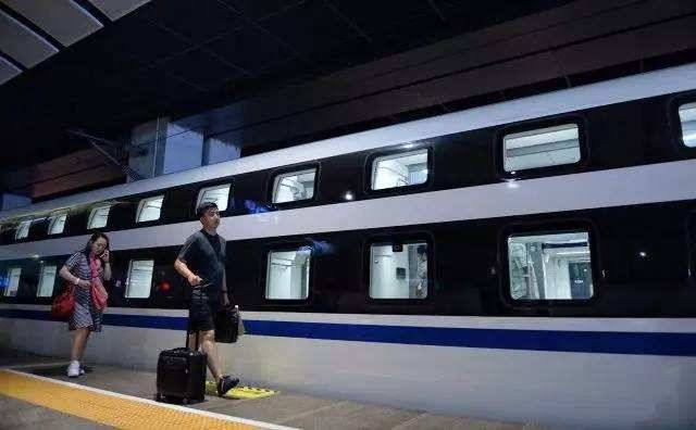 中国最舒适的卧铺，不仅价格非常实惠，行车速度也比火车快多了