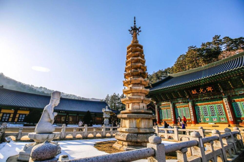 在韩国名寺月精寺，体验串108颗佛珠，和尚的佛珠真的是徒手串的