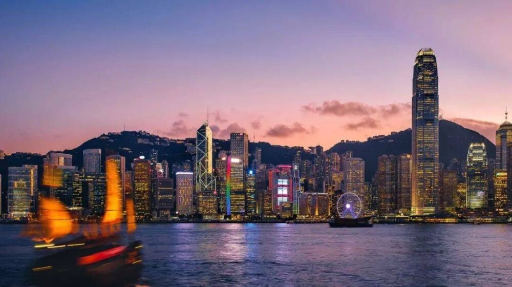 香港怎么住｜人均300一线维港景，还送两餐