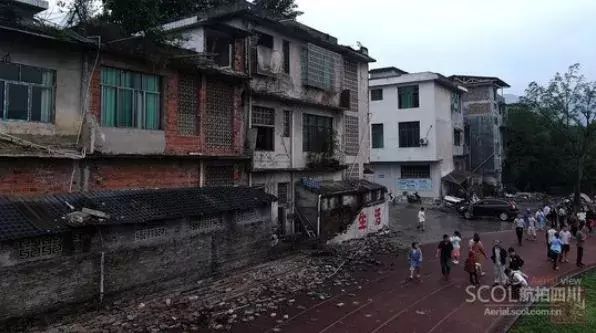 最新航拍！余震68次！四川地震已致12人遇难，134人受伤
