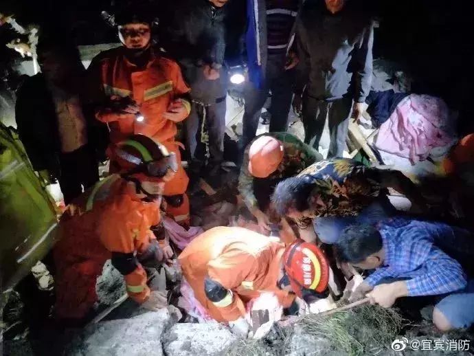 最新航拍！余震68次！四川地震已致12人遇难，134人受伤
