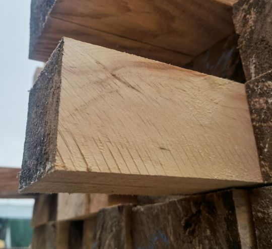 武汉室外防腐木防腐木品种及价格是多少？