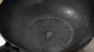 日本这口铁锅太火了！古法纯铁原铸，轻油少烟、煎炒不粘、单手可拿，让你享受爆炒快感