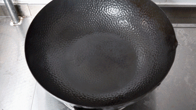 日本这口铁锅太火了！古法纯铁原铸，轻油少烟、煎炒不粘、单手可拿，让你享受爆炒快感