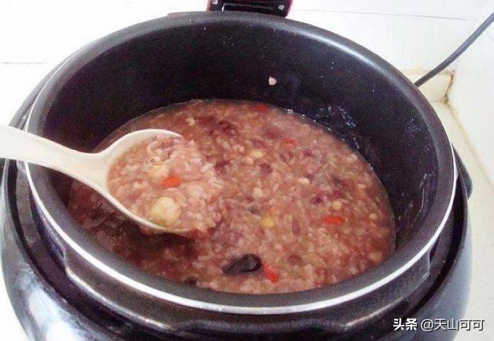 用高压锅煮粥和普通锅煮有什么不同？看完煮粥就好吃了
