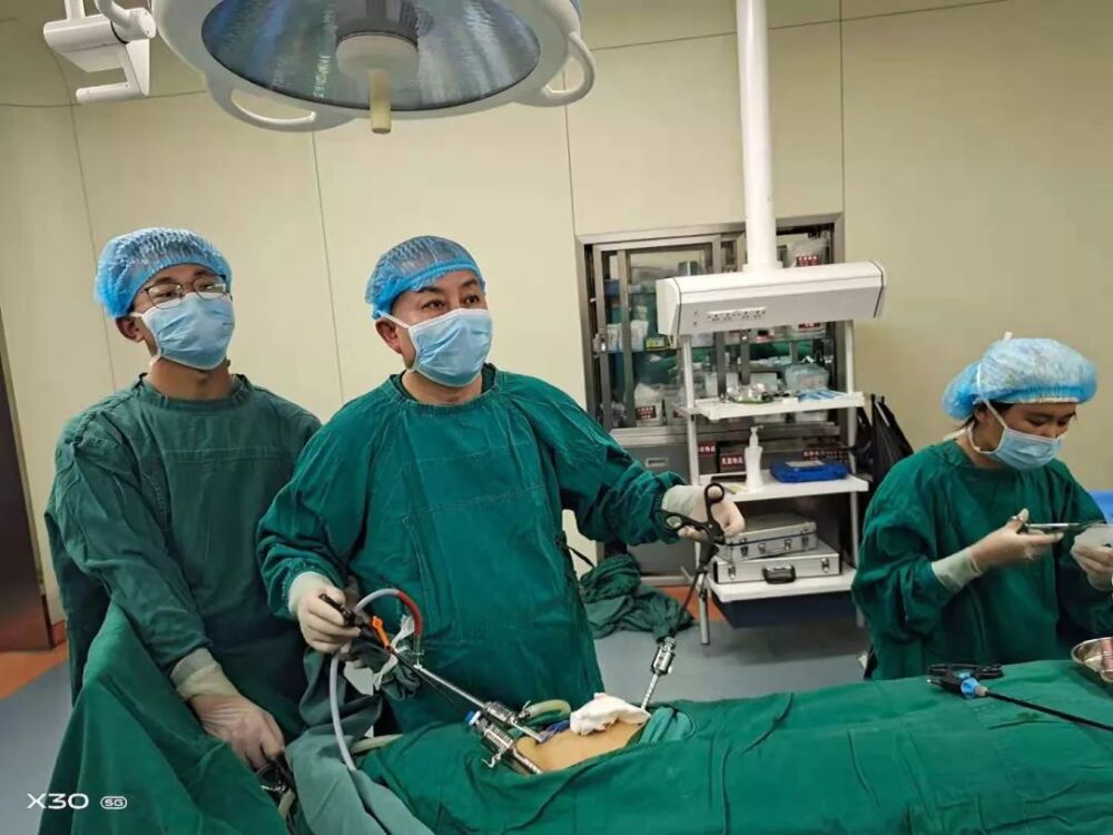 临夏州中医医院熟练开展微创腹腔镜下胃穿孔修补术