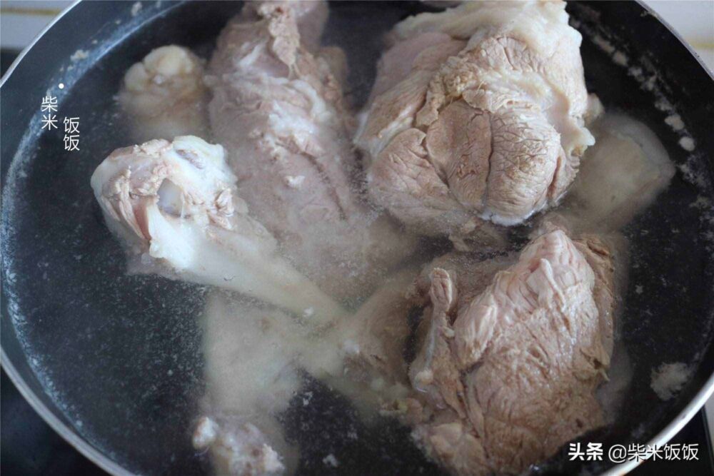 羊肉汤怎么炖？家庭做法很简单，羊汤鲜美香醇，没有腥膻味