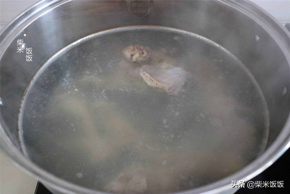 羊肉汤怎么炖？家庭做法很简单，羊汤鲜美香醇，没有腥膻味