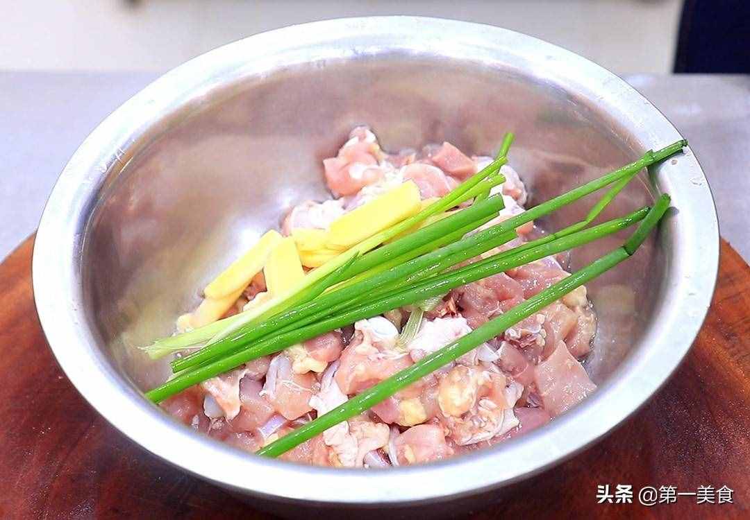 大厨分享黄焖鸡米饭新吃法，米饭和鸡肉一块焖，在家做出餐馆味道