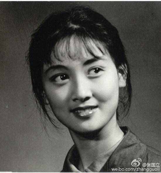 邓婕嫁给张国立30年，为何没有生孩子？说出的真相让人感动！