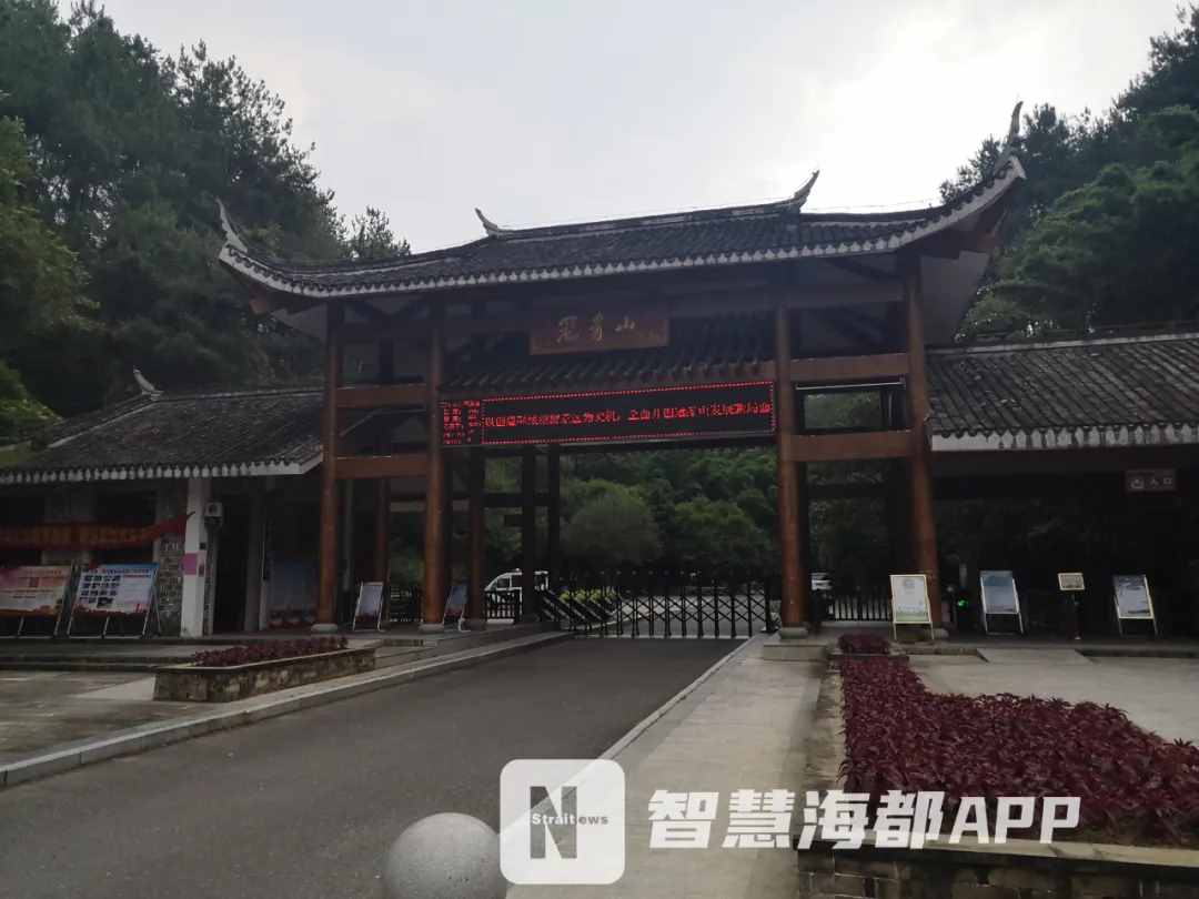 太吓人！福建连城冠豸山客运索道故障，12名游客悬停半空20多分钟