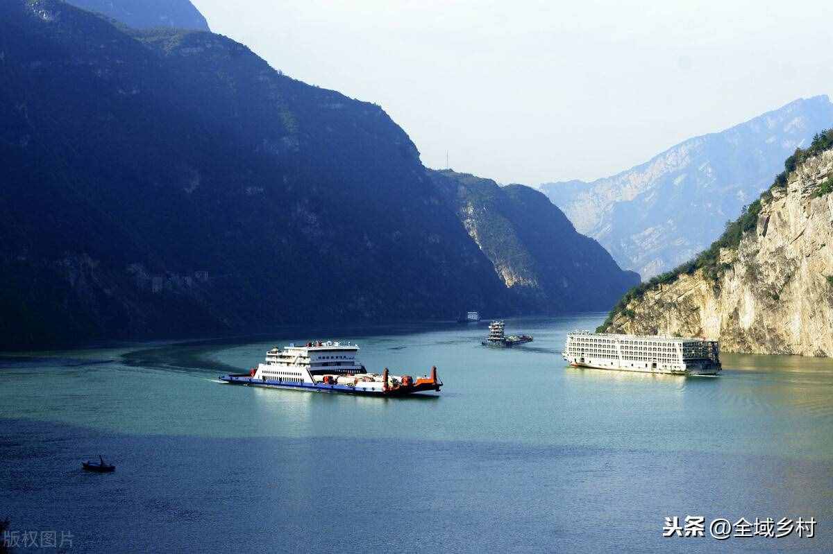 三峡是哪三个峡的总称？瞿塘峡最险峻，巫峡最好看，西陵峡景最多