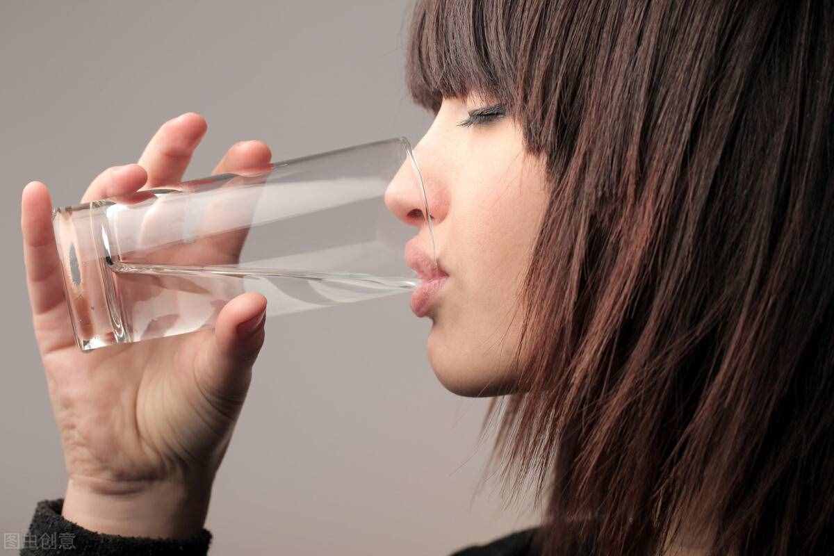 人一天喝多少水合适