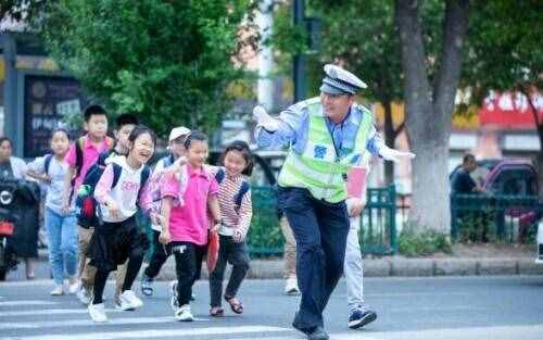 连云港灌云一名辅警“运动”晒出的担当