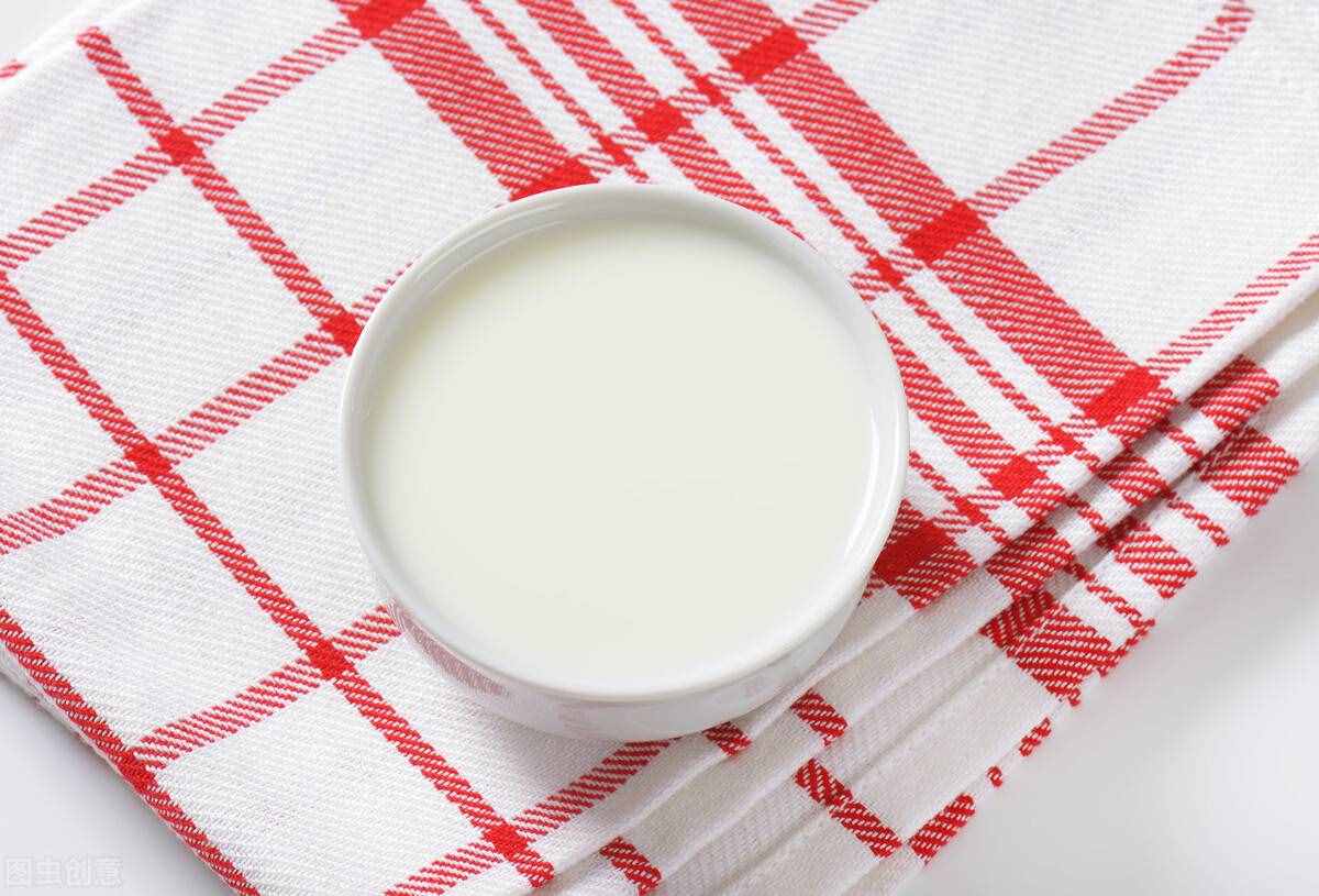 美国新膳食指南推荐低脂奶，全脂奶、脱脂奶到底该选哪个？