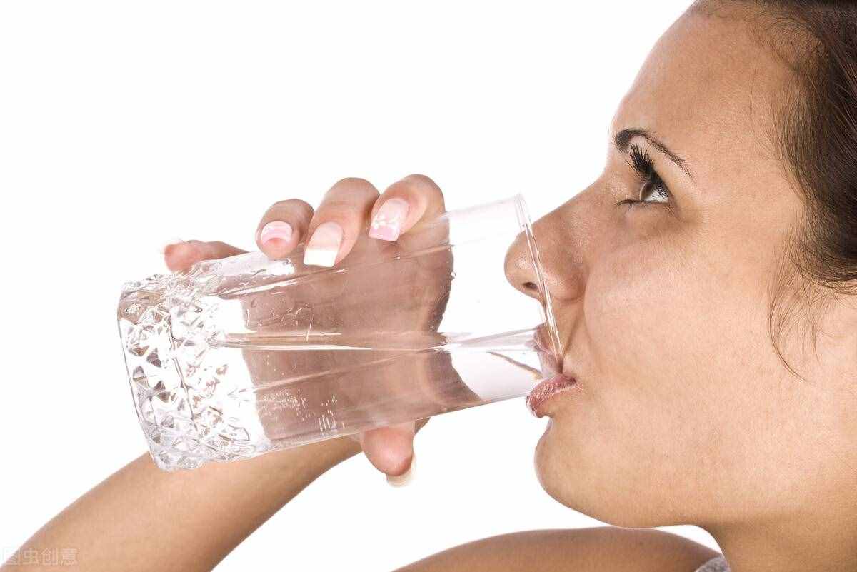 你一天应该喝多少水？