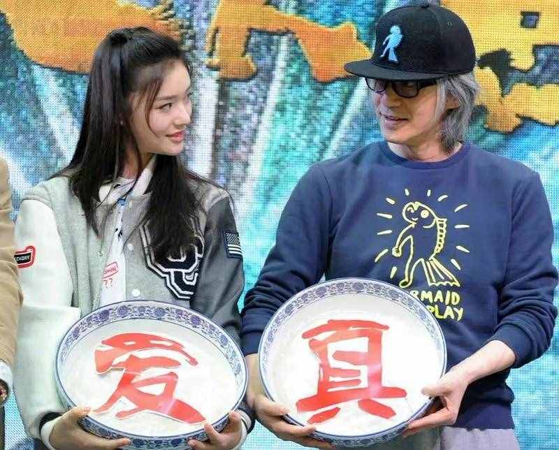 周星驰今天59岁！星女郎只有林允连续6年晒祝福，还称老板很帅气