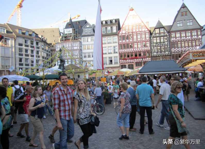 德国8300万人，GDP是广东省的2倍，普通人一月工资多少钱？