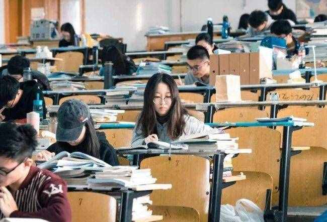 孩子考上民办二本，一年学费3.2万，值得上吗？老师：这4个专业值