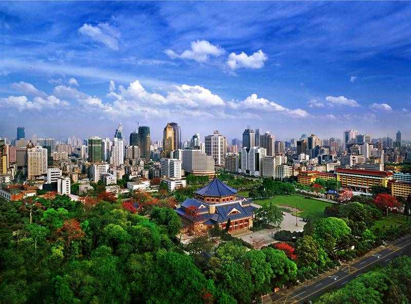 广州人口密度第一大城区，面积33.8平方千米，常住人口100多万人