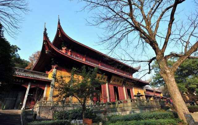 中国佛教著名“十刹”之一灵隐寺，门票75元，游客依然络绎不绝
