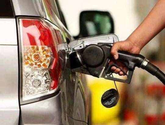 加了这么久汽油，你知道一升汽油有多重吗？今天一次性说清楚