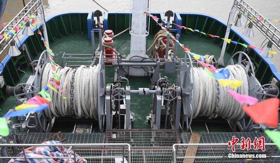 中国最大豪华型钓鱼船在浙江宁波下水 造价达2000万