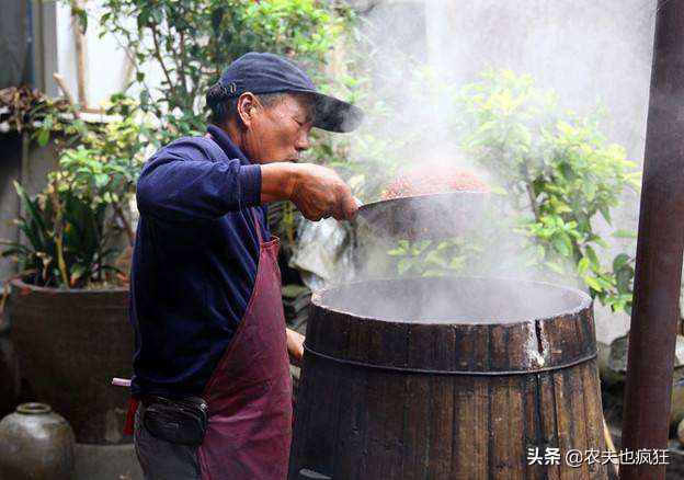 多少斤粮食能酿出一斤白酒？为何现在农村酿制粮食酒的少了？