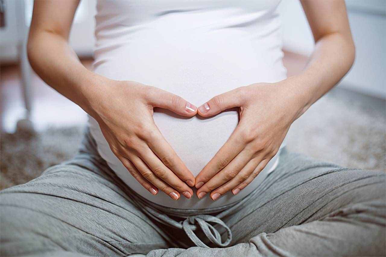 二胎妈妈如何判断自己快生了？出现这八个分娩信号，预示即将临盆