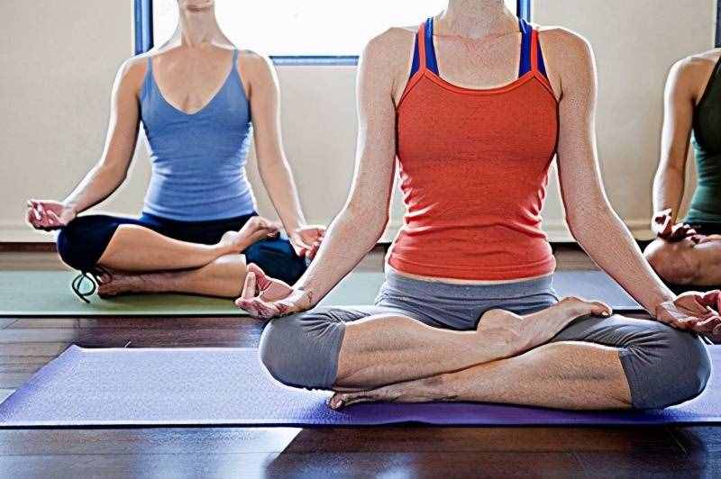 初学者如何挑选瑜伽垫？瑜伽训练不是人人都合适，训练前要注意