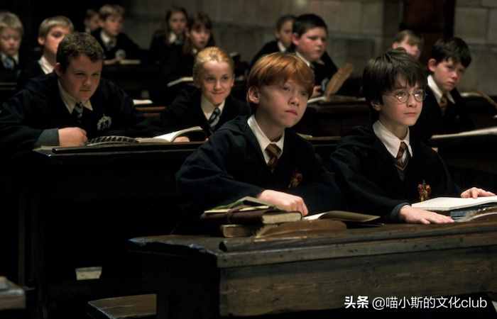 《哈利·波特》：英国魔法界只有霍格沃茨一所学校吗？