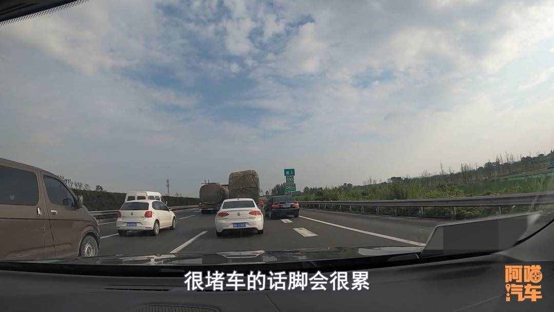 自动挡等红绿灯一直挂D档会不会伤车？一定要挂N档吗？给你讲明白