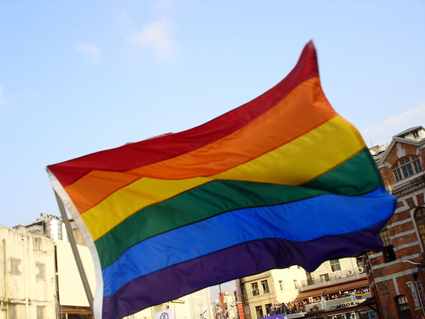 为什么同性恋喜欢用彩虹旗作为标志？