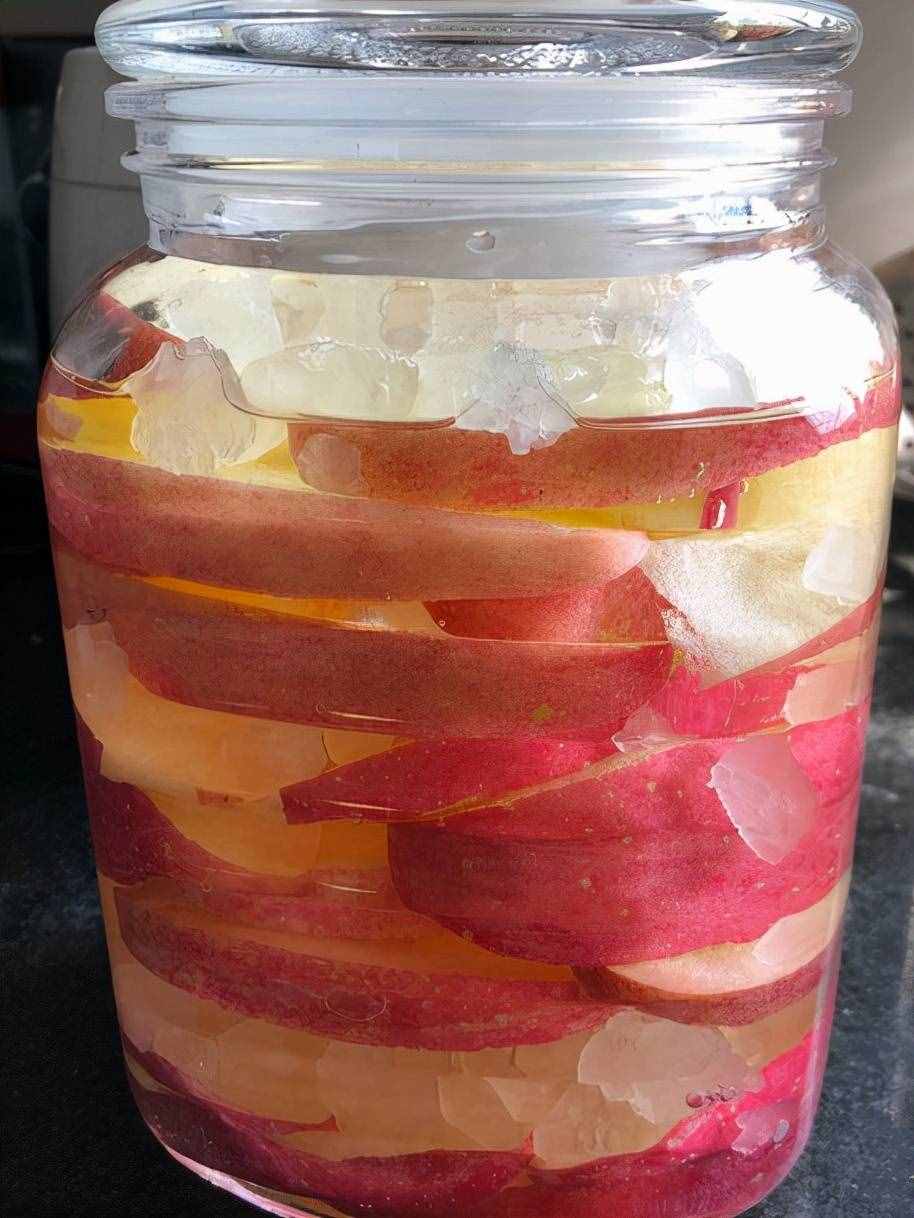 买10斤苹果自制苹果醋，一做一大罐不够喝，口感酸甜，喝出好身材