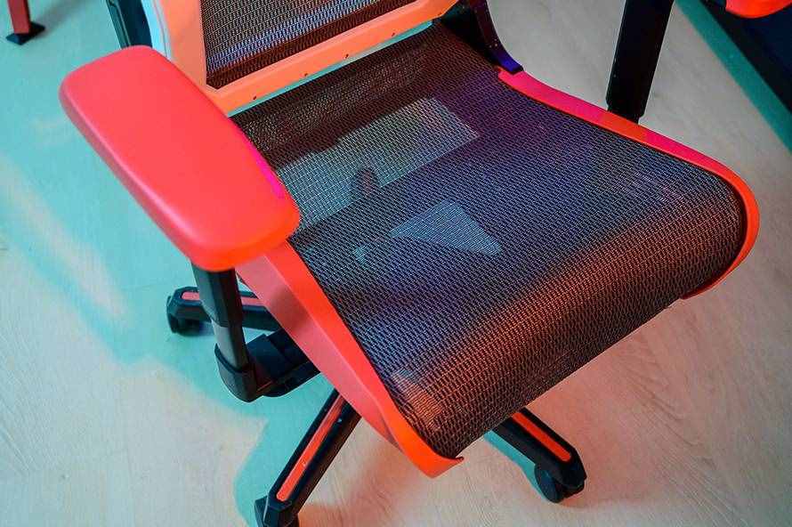迪锐克斯AIR电竞网椅评测：透气、舒适的电竞新体验